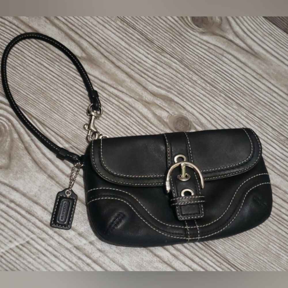 🎉FRIDAY FUNDAY SPECIAL!!🎉 Coach Soho Black Leather Wristlet